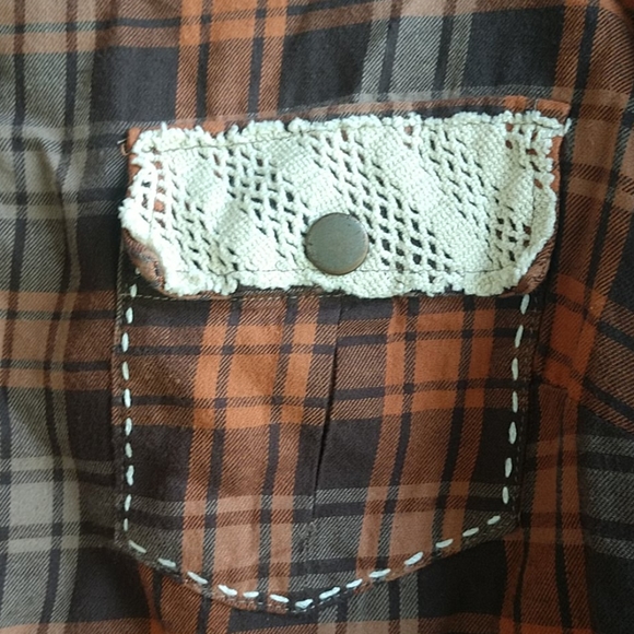 BKE flannel crop top - Picture 2 of 3